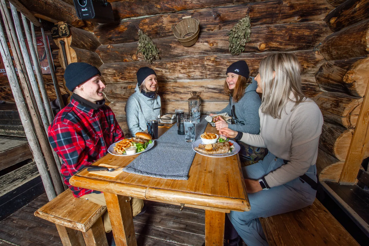 Pihviruokaa Iso-Syötteellä ravintola Romekievarissa