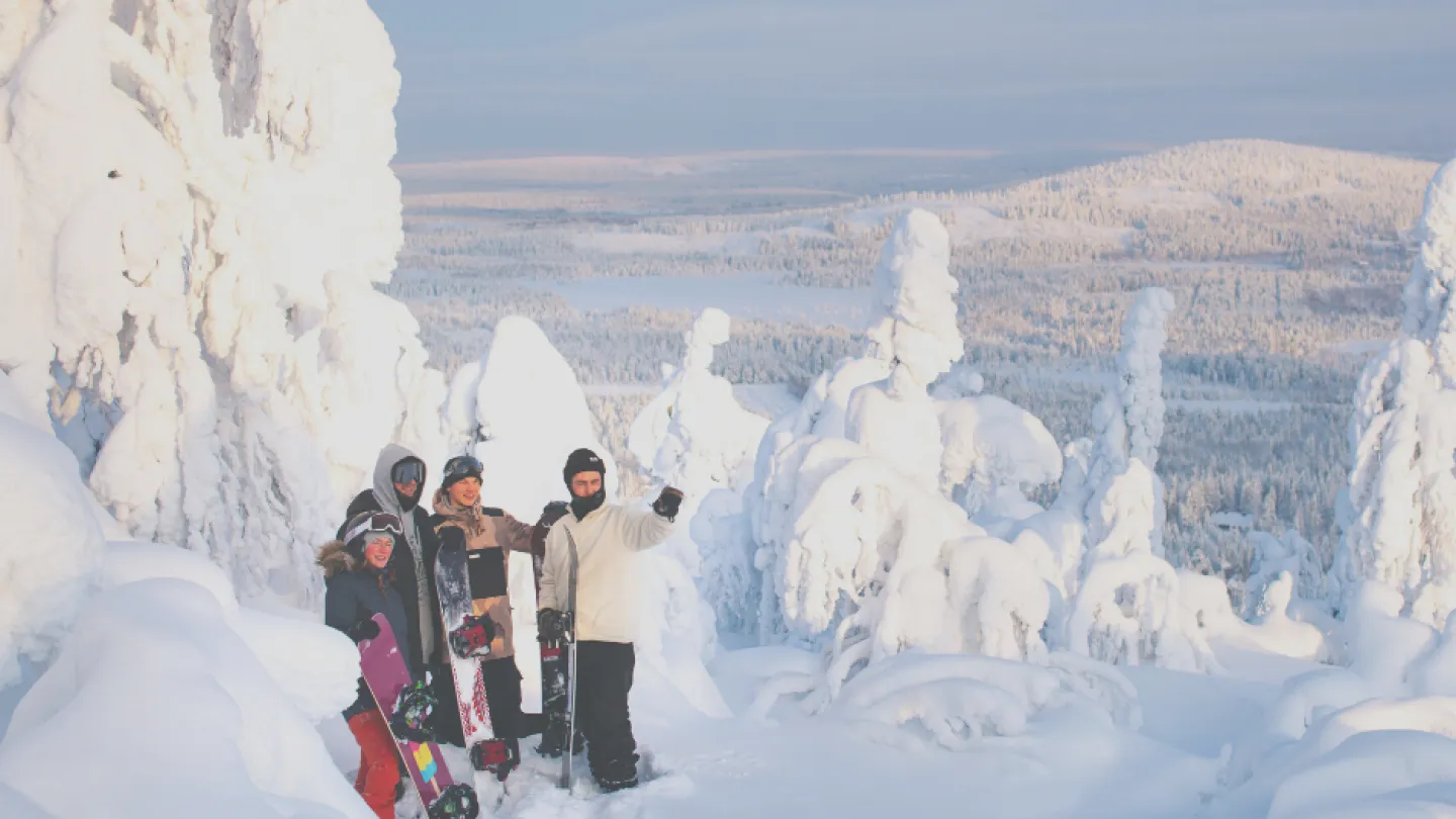 Porukka suunnittelemassa